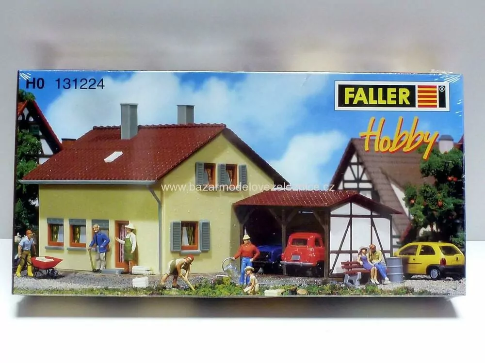 Faller - DŮM S KRYTÝM STÁNÍ PRO AUTA - HO