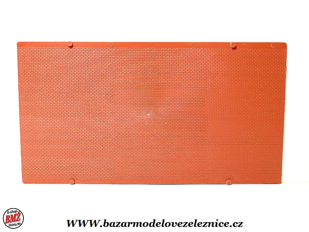 Auhagen -zeď se strukturou červených cihel / plast 10x20cm
