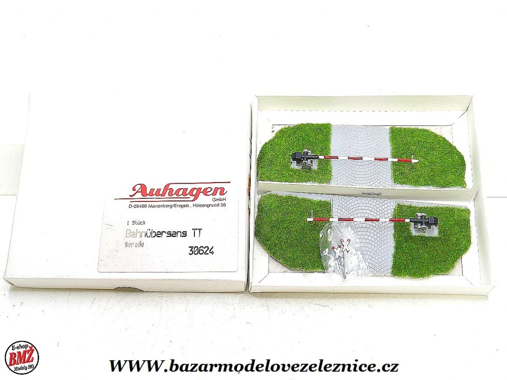 Auhagen- Přejezd se závorami - hotový model - TT