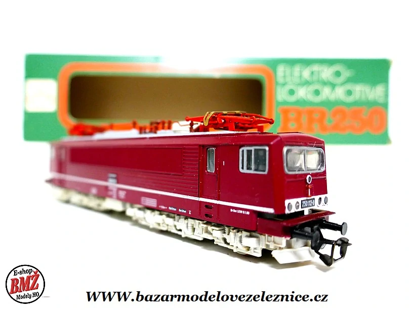 BTTB - Elektrická lokomotiva BR 250 DR- TT