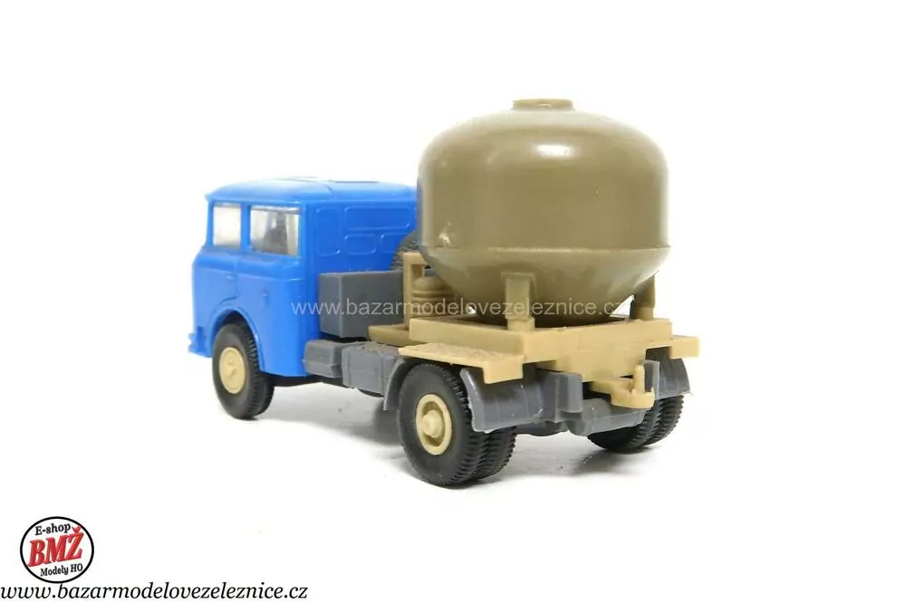 Hruska - ŠKODA na cement - HO