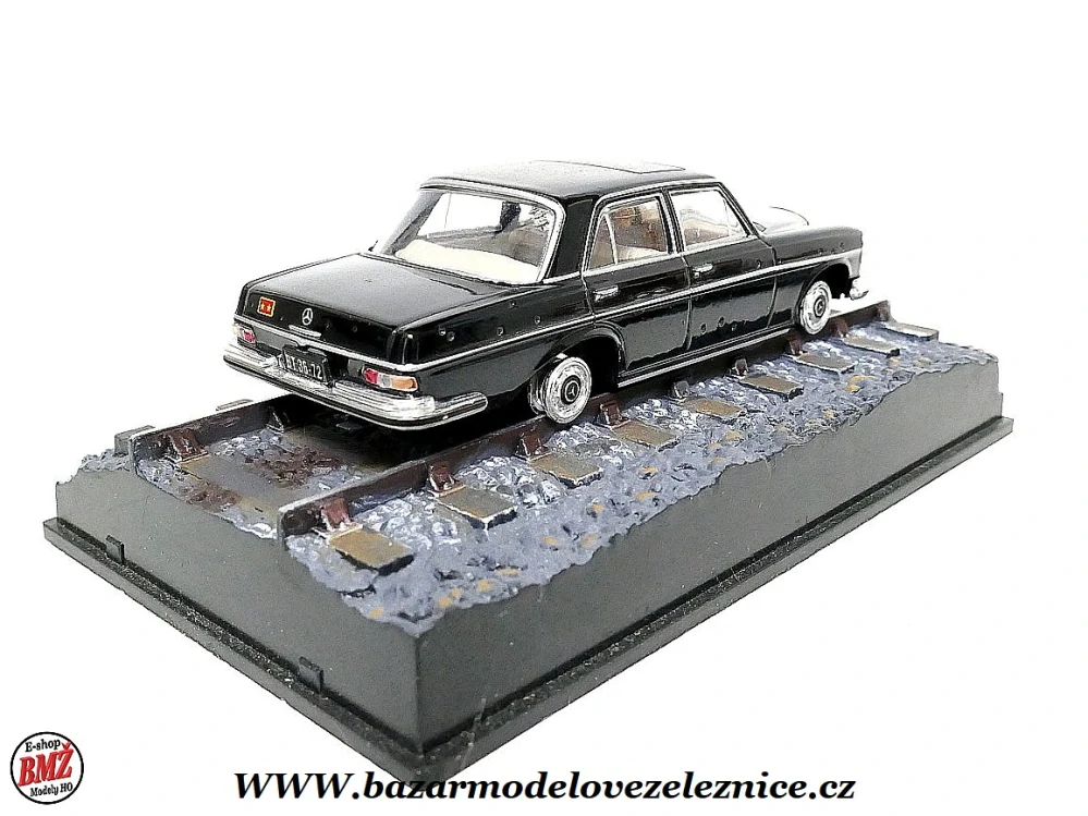 ? - Mercedes na koleji - 1/43