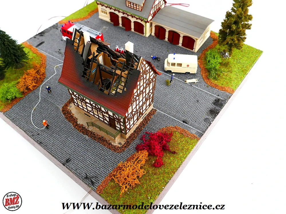 Vollmer - Diorama s hořícím domem - HO 
