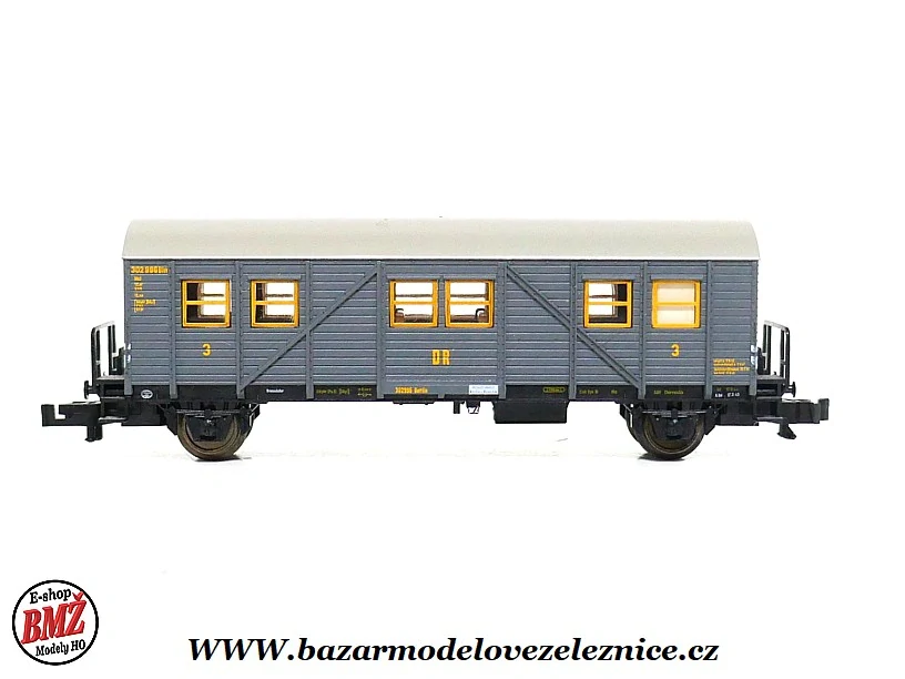 Minitrix - Krytý vůz DR provizorní osobní - N