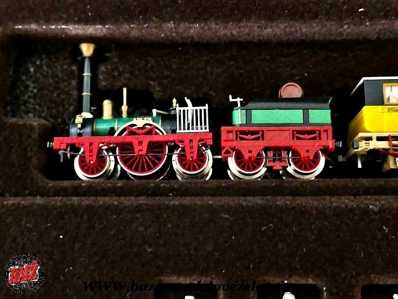 Minitrix - Set Adler + figurky dřevěný boxl - N