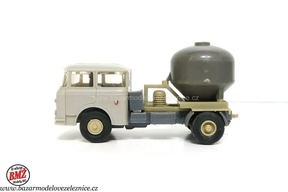 Hruska - ŠKODA na cement - HO