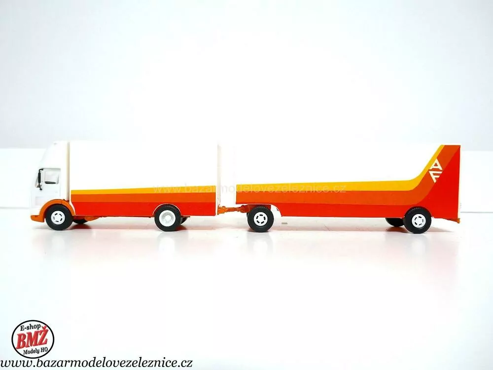 Herpa - Mercedes s přívěsem -  HO
