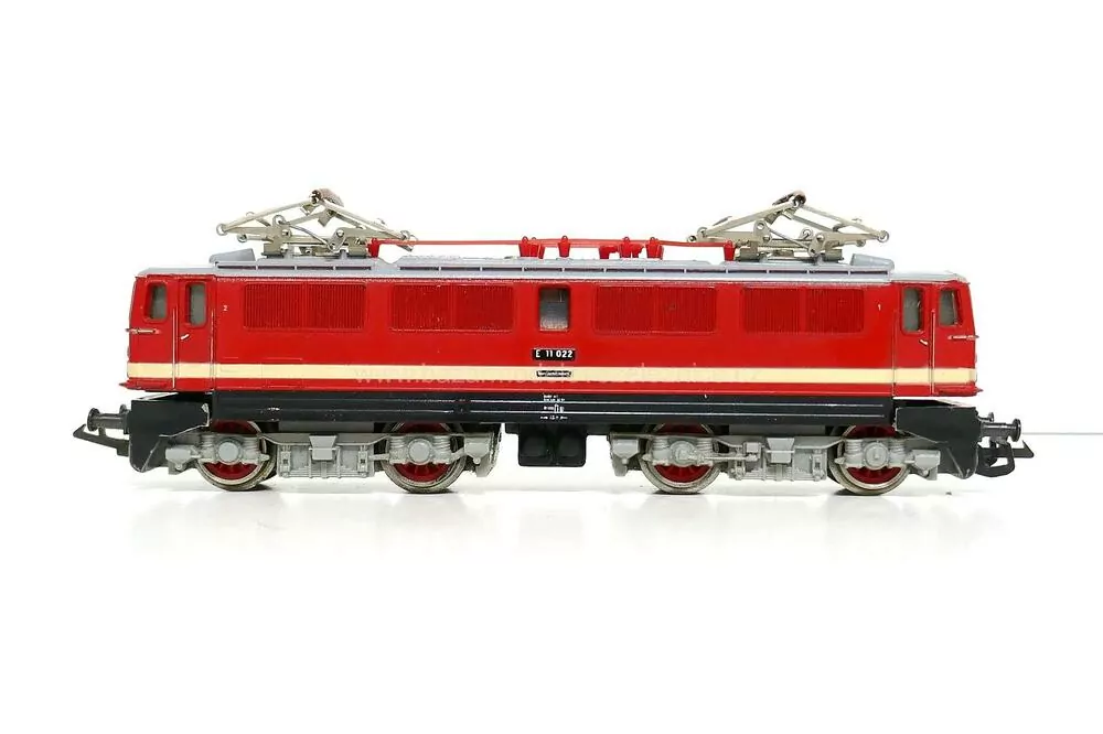 BTTB - Elektrická lokomotiva E 11 022 DR - TT
