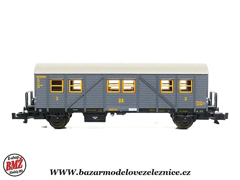 Minitrix - Krytý vůz DR provizorní osobní - N