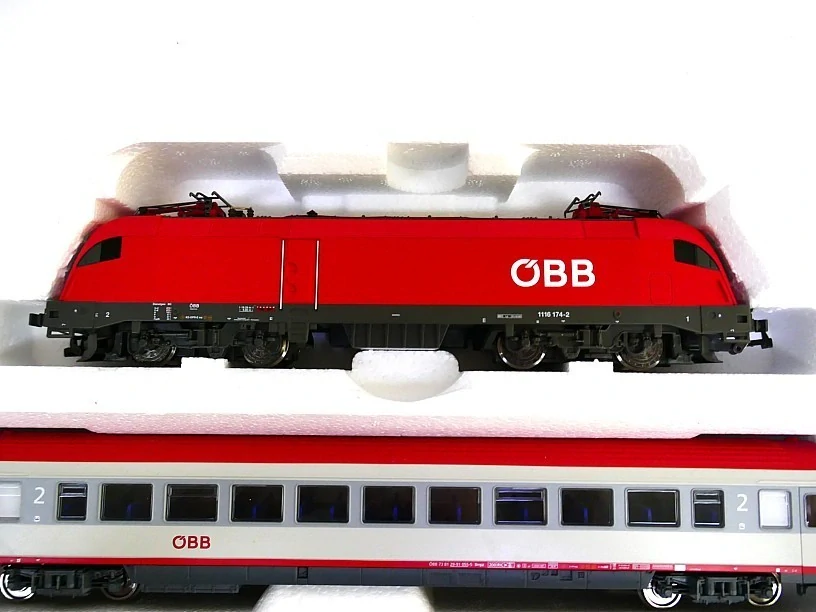 Nové Piko - DSS - Set s elektrickou lokomotivou Taurus OBB + 3 vozy osobní - HO