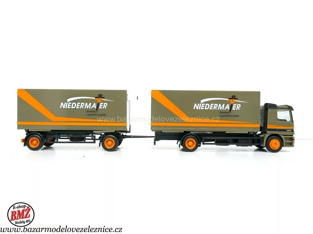 Herpa - Mercedes s přívěsem  -  HO