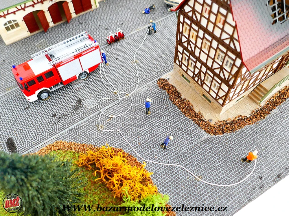 Vollmer - Diorama s hořícím domem - HO 