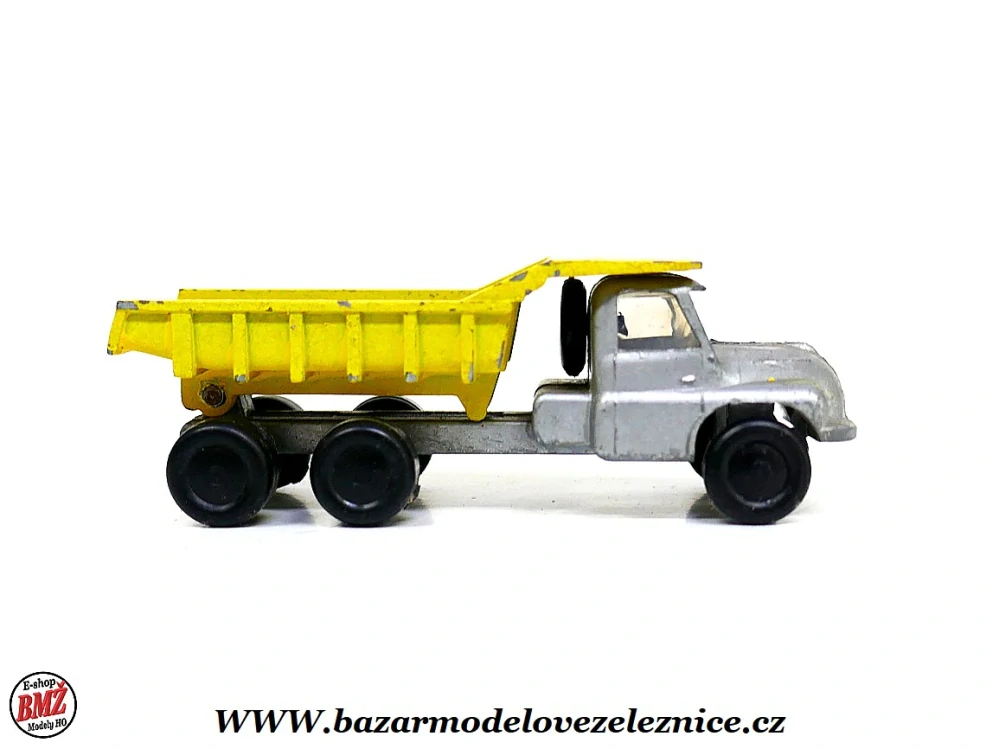 Směr - TATRA T138 Kovový model - HO