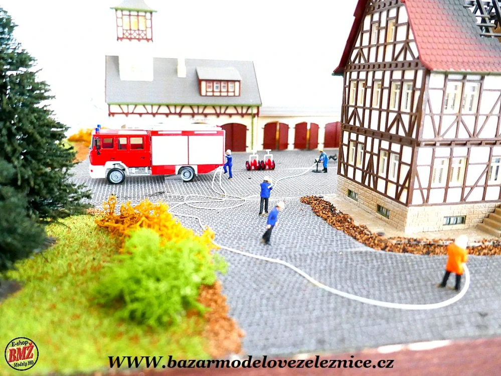 Vollmer - Diorama s hořícím domem - HO 
