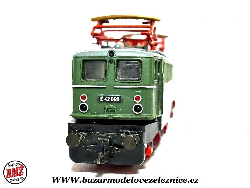 BTTB - Elektrická lokomotiva E 42 005 DR - TT