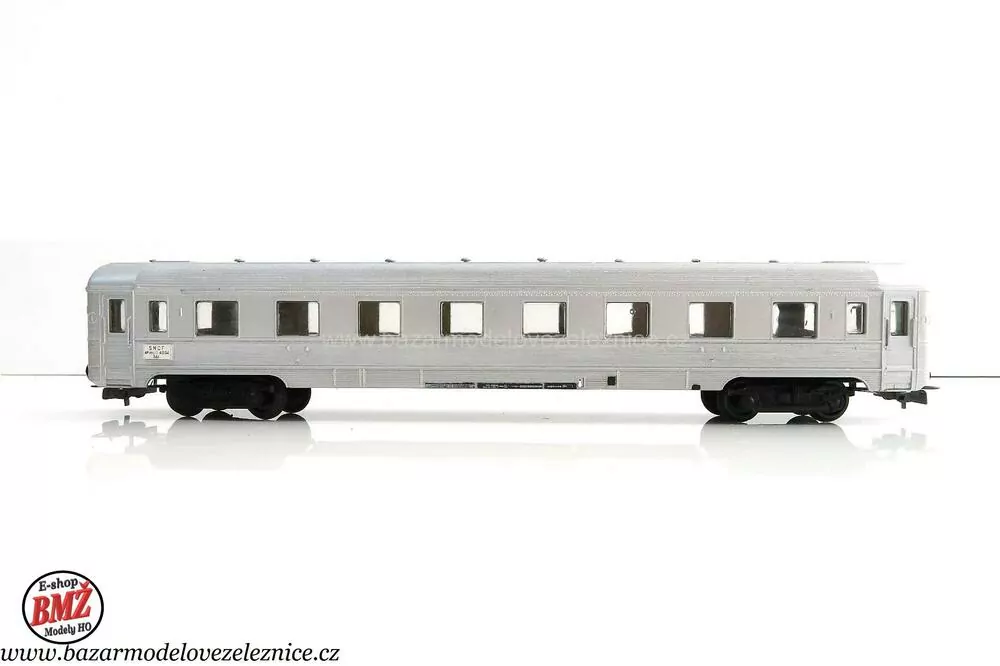 Piko DDR - DC - Set s elektrickou lokomotivou BR 211 DR + 3 vozy osobní - HO