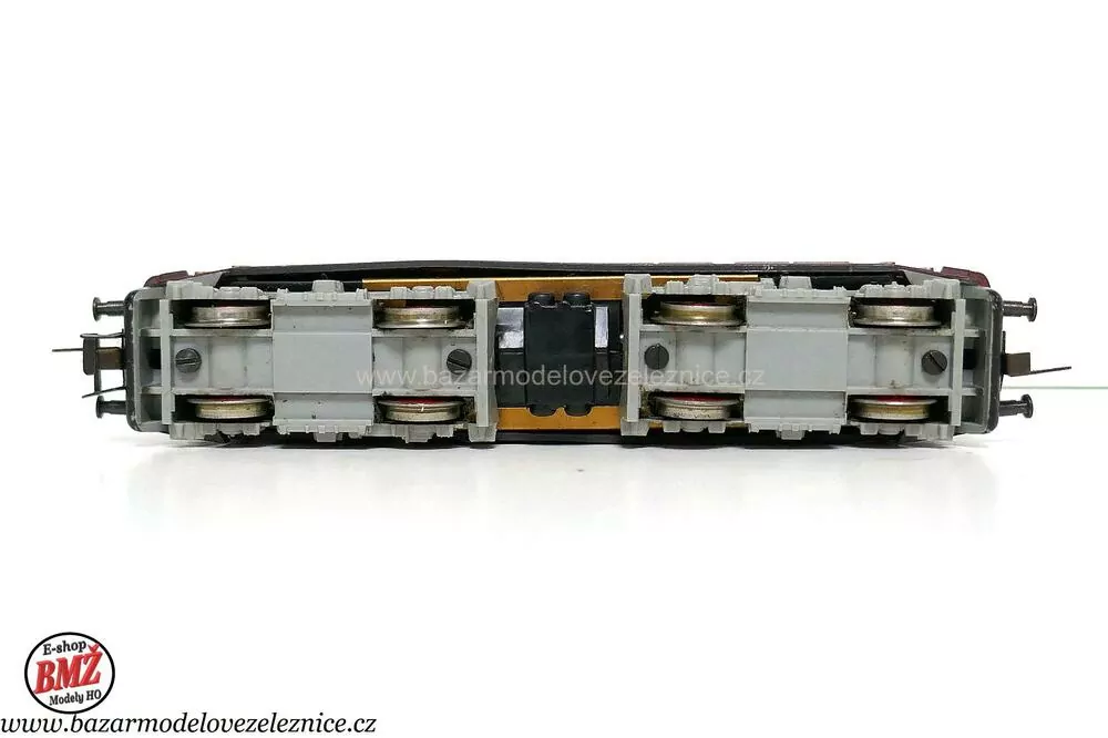 BTTB - Elektrická lokomotiva E 11 022 DR - TT
