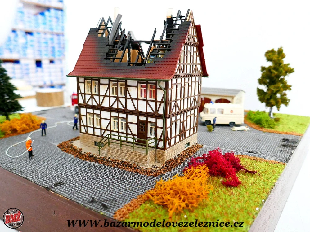 Vollmer - Diorama s hořícím domem - HO 