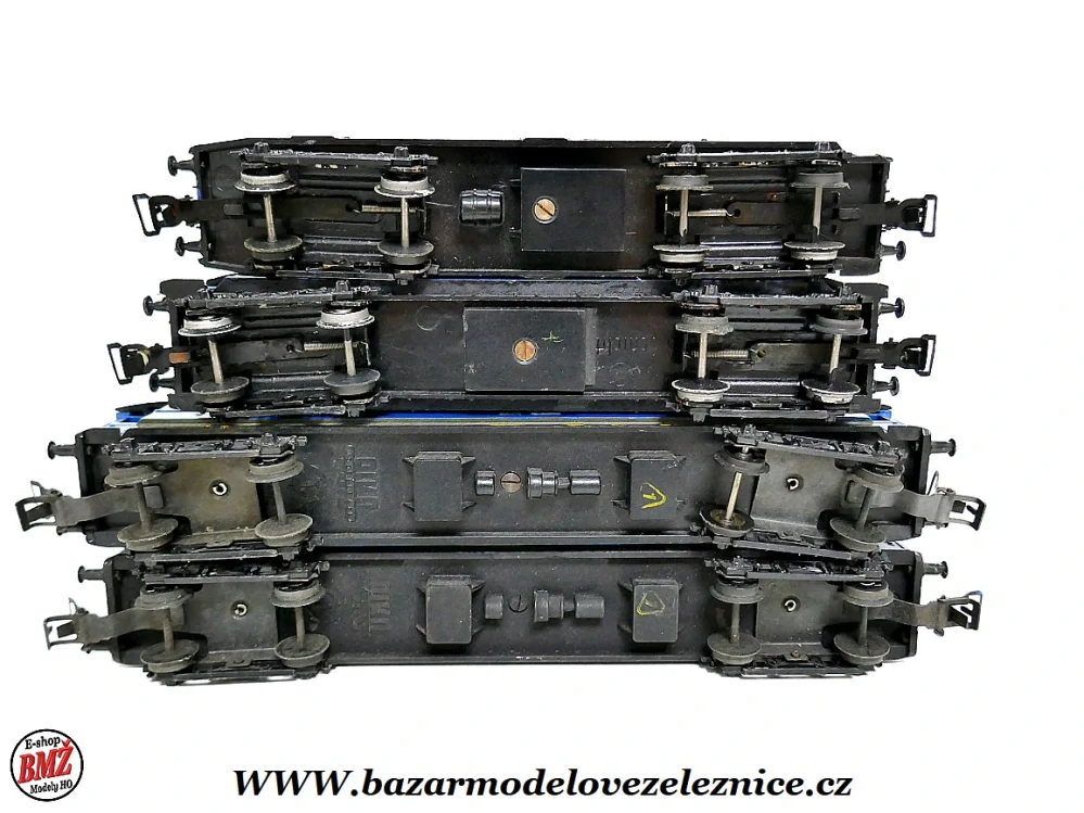 Piko DDR - Set 4 osobních vozů DR - HO