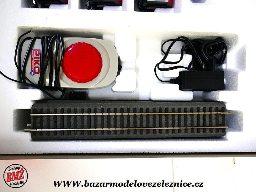 Nové Piko - DSS - Set s elektrickou lokomotivou Taurus OBB + 3 vozy osobní - HO