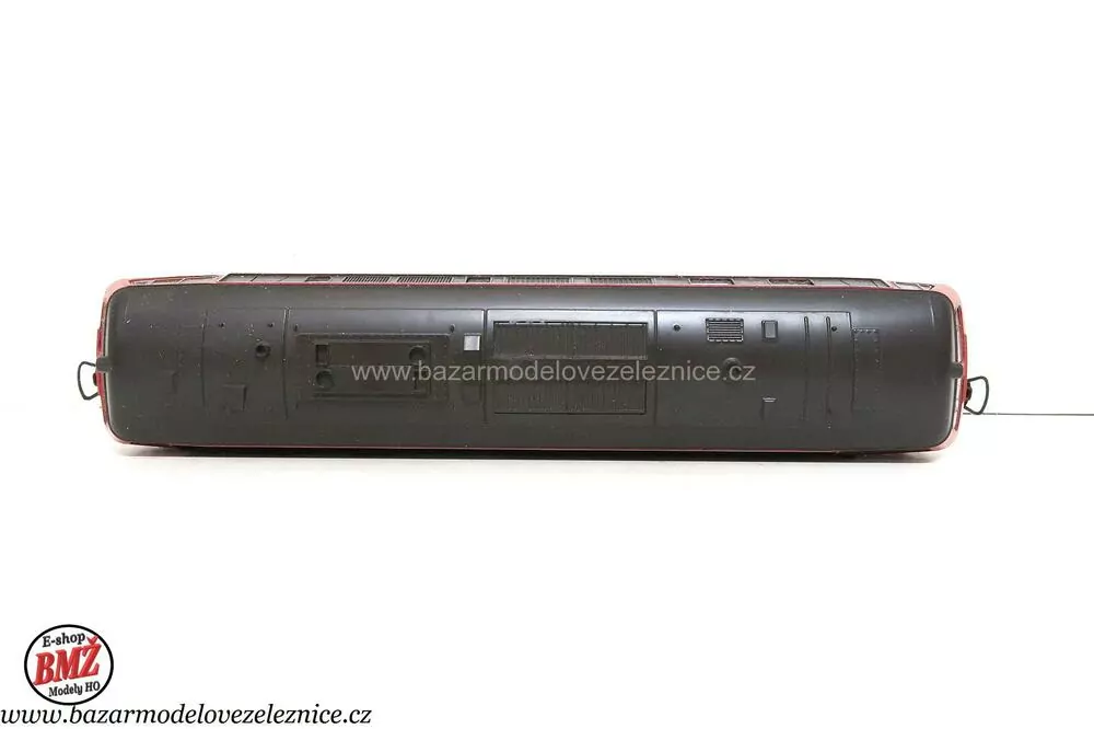 Roco - DC - Dieselová lokomotiva BR 215 008 DB - HO