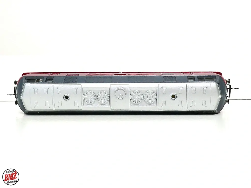 BTTB - Dieselová lokomotiva BR 221 139 DB - TT