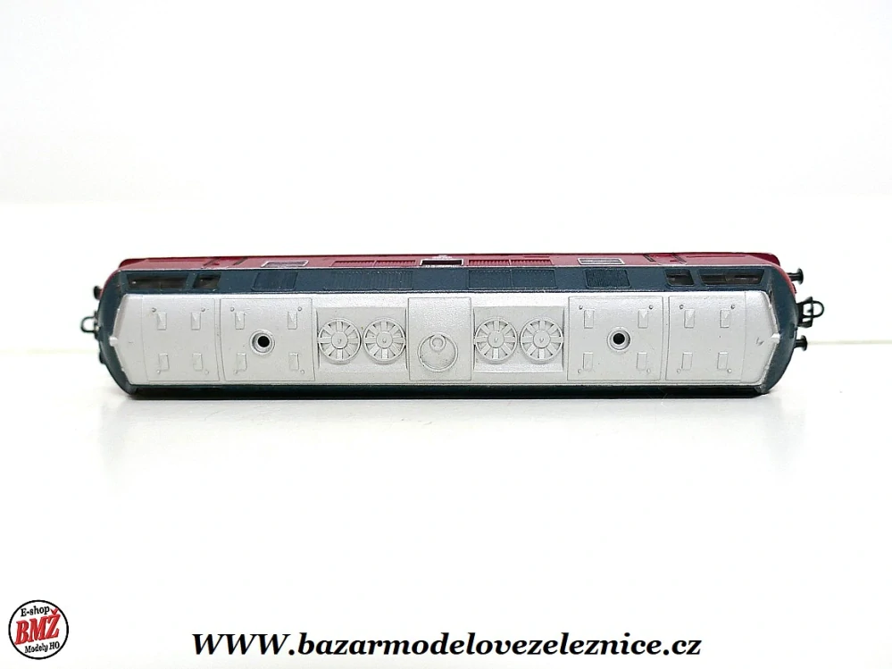 BTTB - Dieselová lokomotiva BR 221 139 DB - TT
