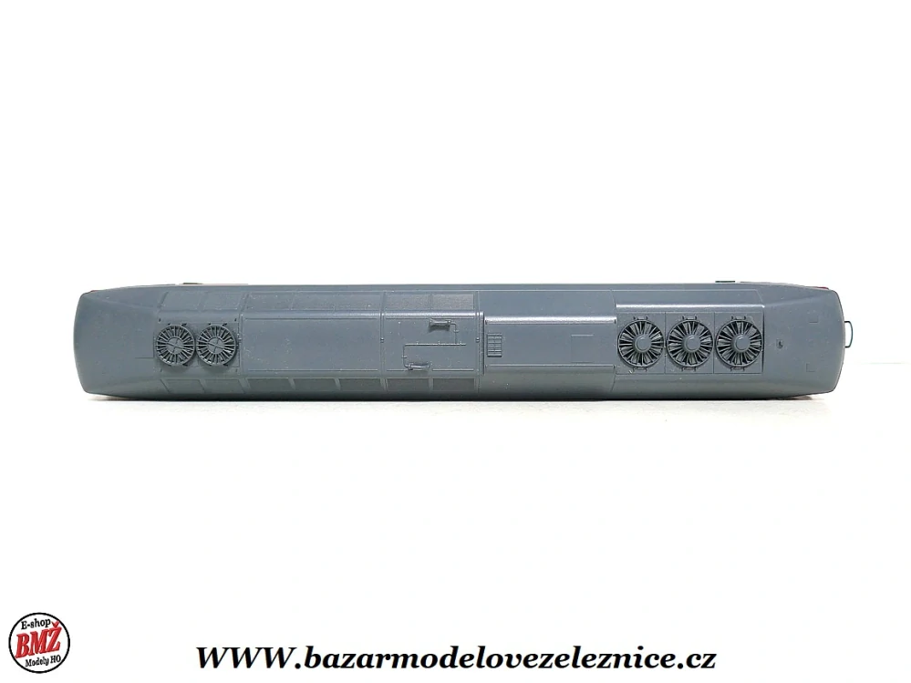 Roco - DCC + ZVUK - Dieselová lokomotiva BR 142 005 DR - HO