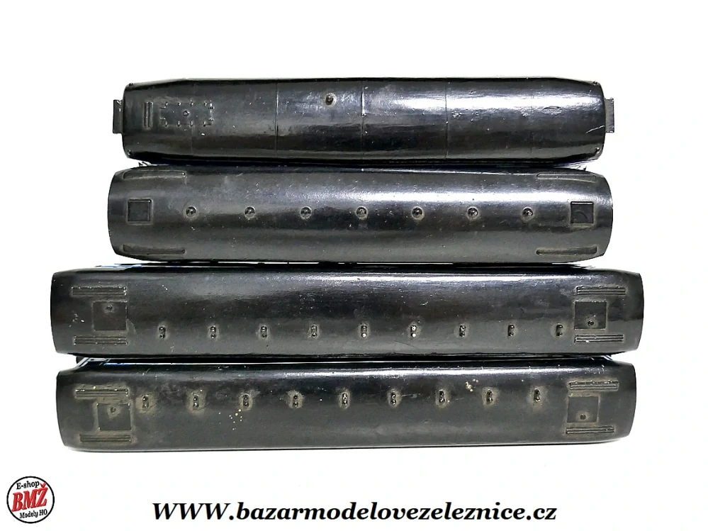 Piko DDR - Set 4 osobních vozů DR - HO