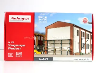 Auhagen - venkovní sklad tyčového materiálu, nástěnný jeřáb  -  HO 