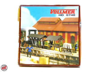 Vollmer - 3 stojany s nádražním příslušenstvím- HO
